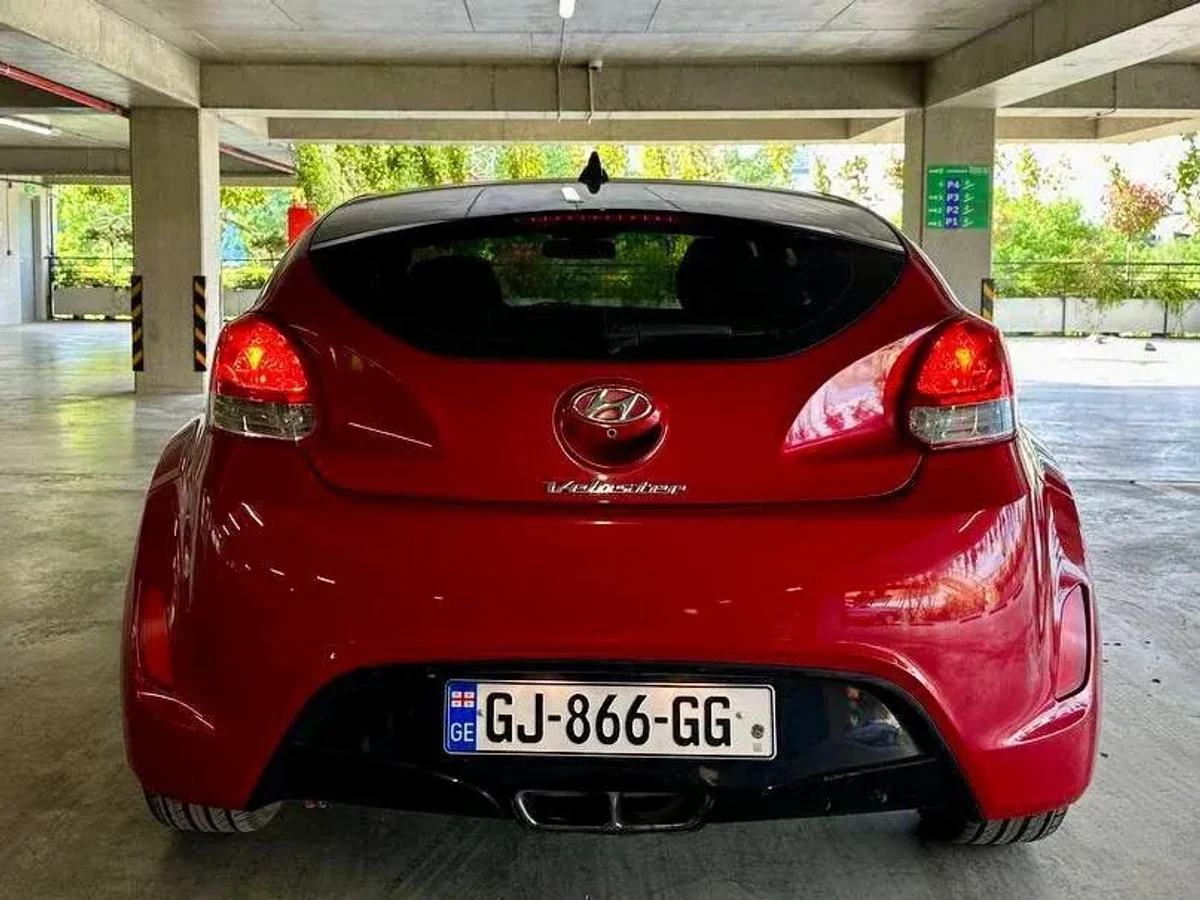 HYUNDAI Veloster 4