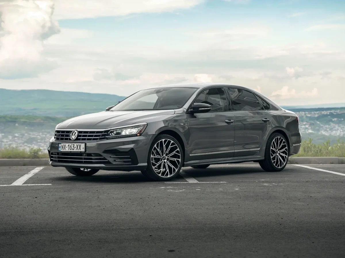 VOLKSWAGEN Passat 2