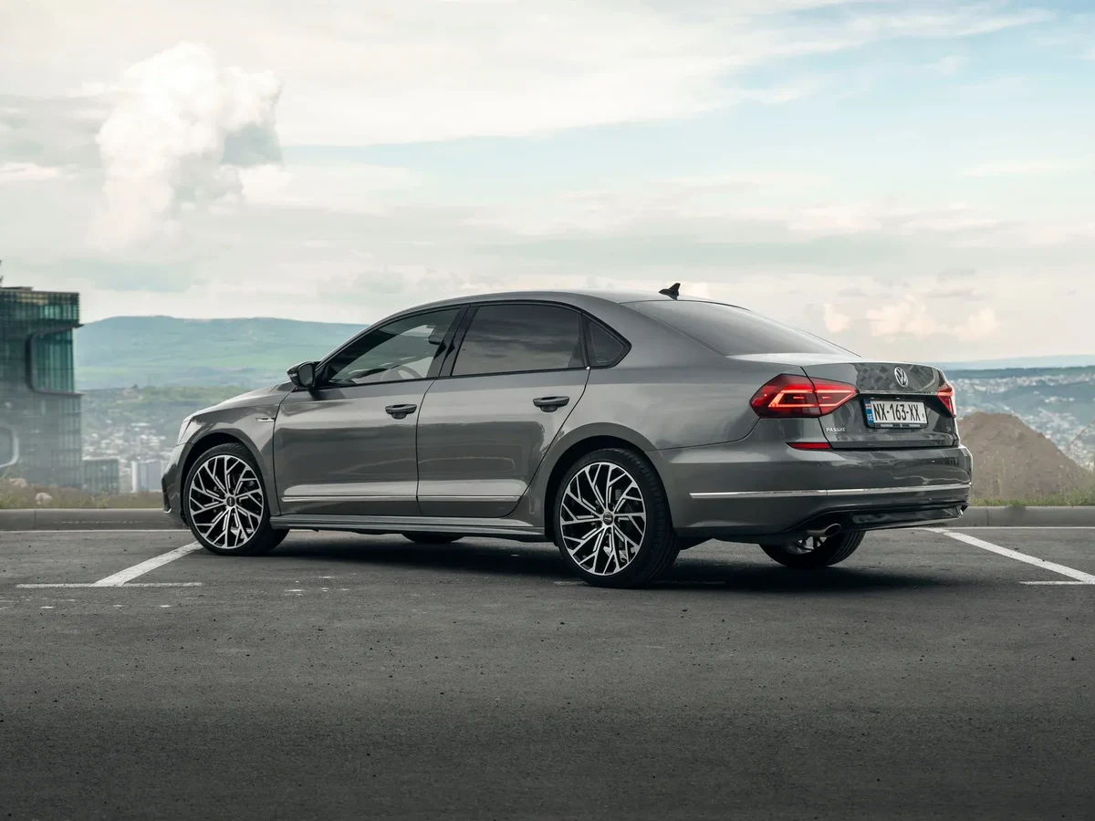 VOLKSWAGEN Passat 5