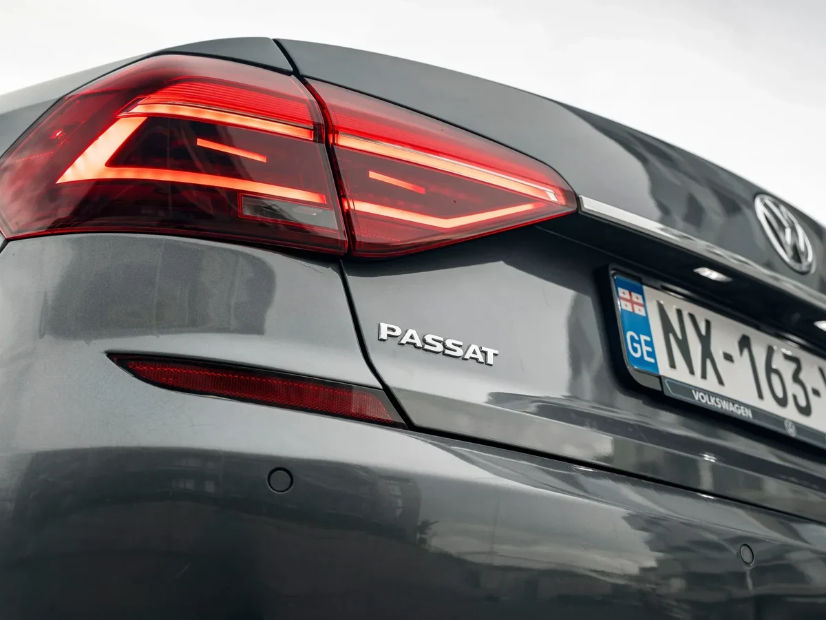 VOLKSWAGEN Passat 6
