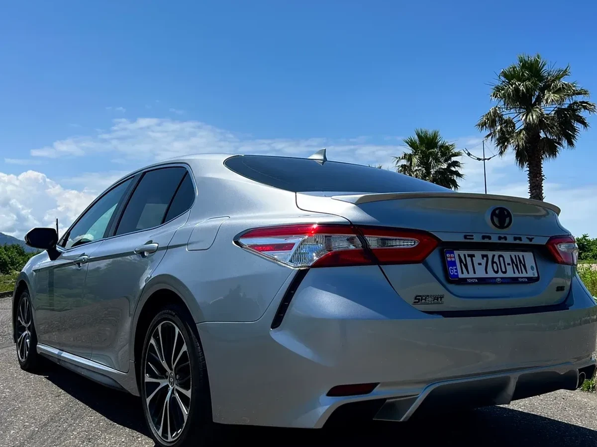 TOYOTA Camry 4