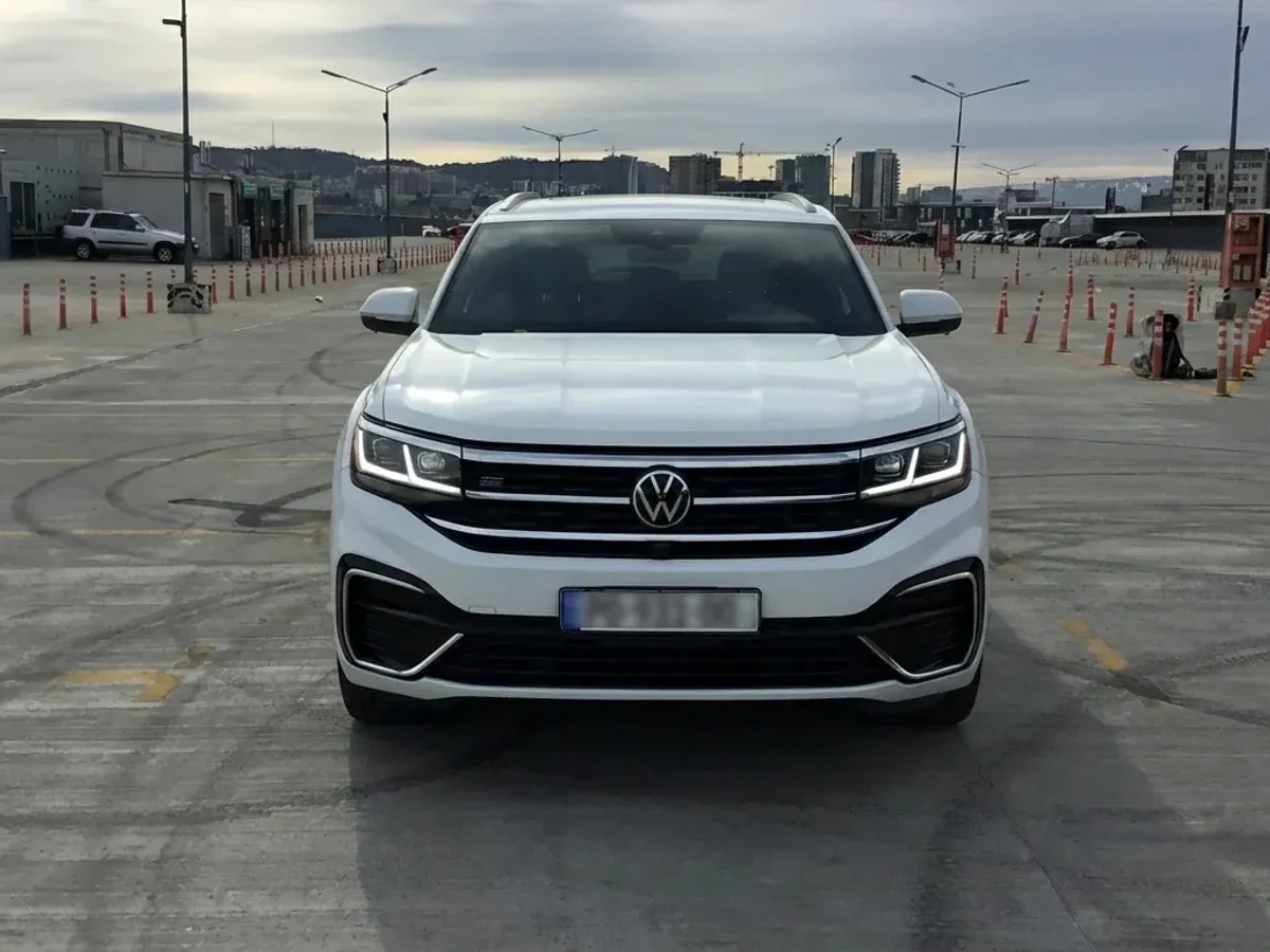 VOLKSWAGEN Atlas Cross Sport 2