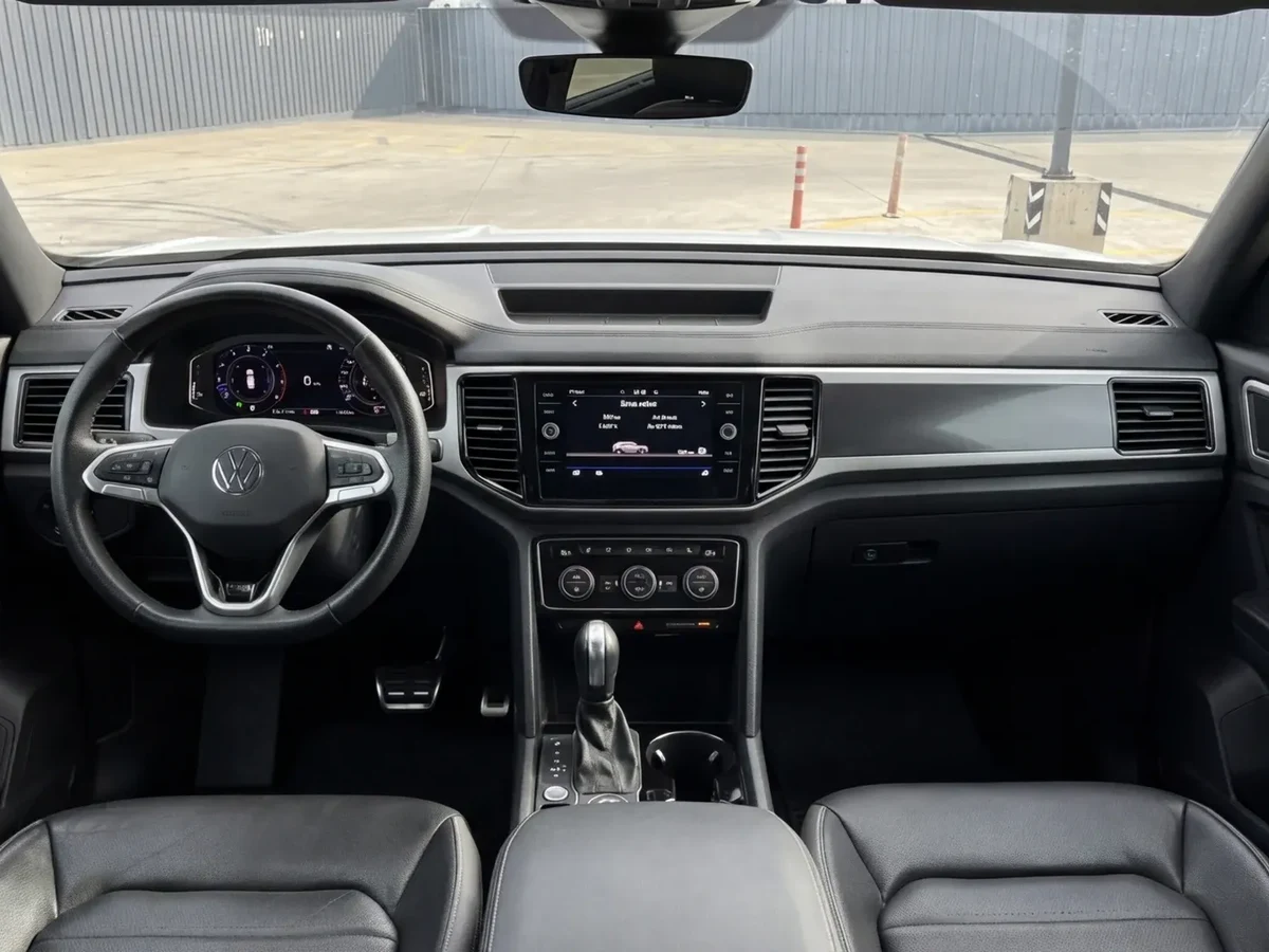 VOLKSWAGEN Atlas Cross Sport 4