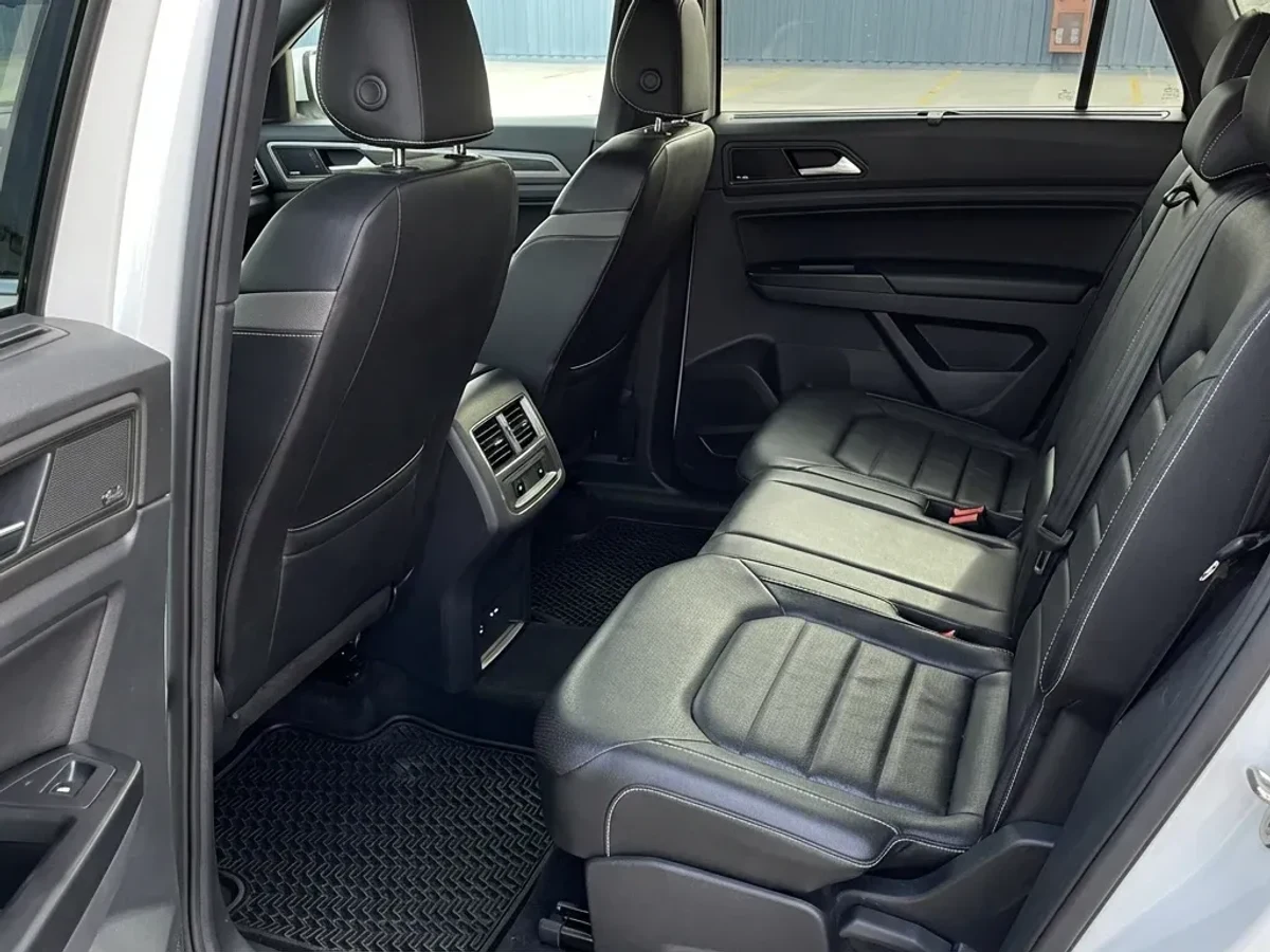 VOLKSWAGEN Atlas Cross Sport 6