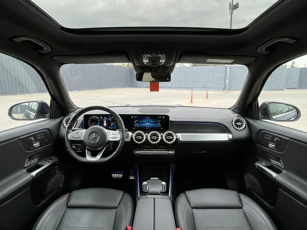 MERCEDES-BENZ GLB-Class 4