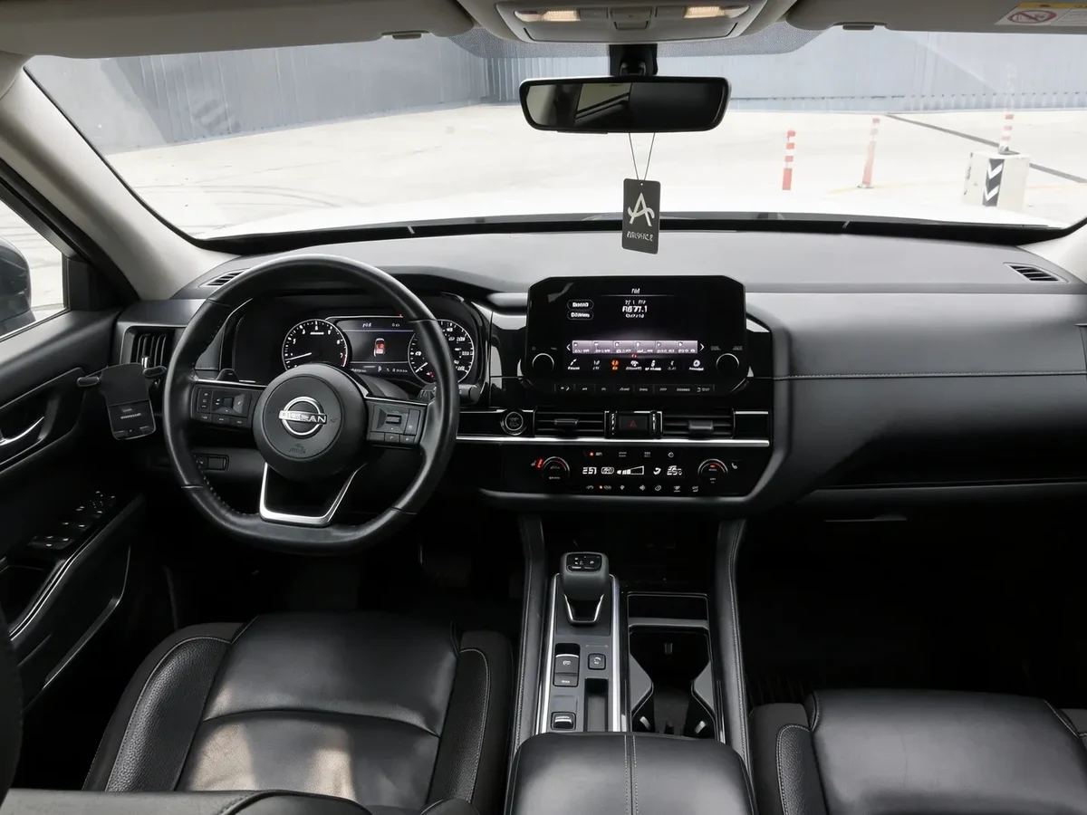 NISSAN Pathfinder 4