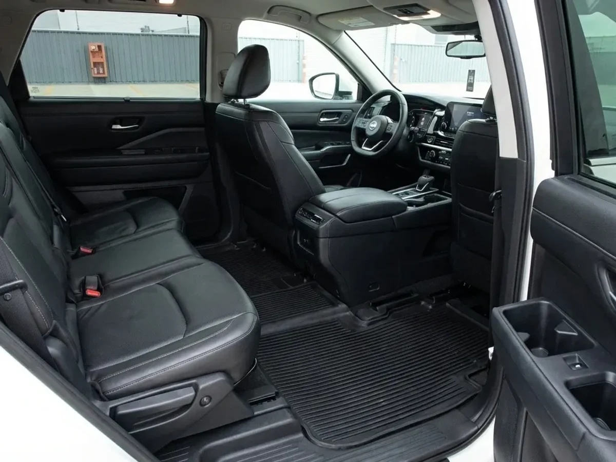NISSAN Pathfinder 5