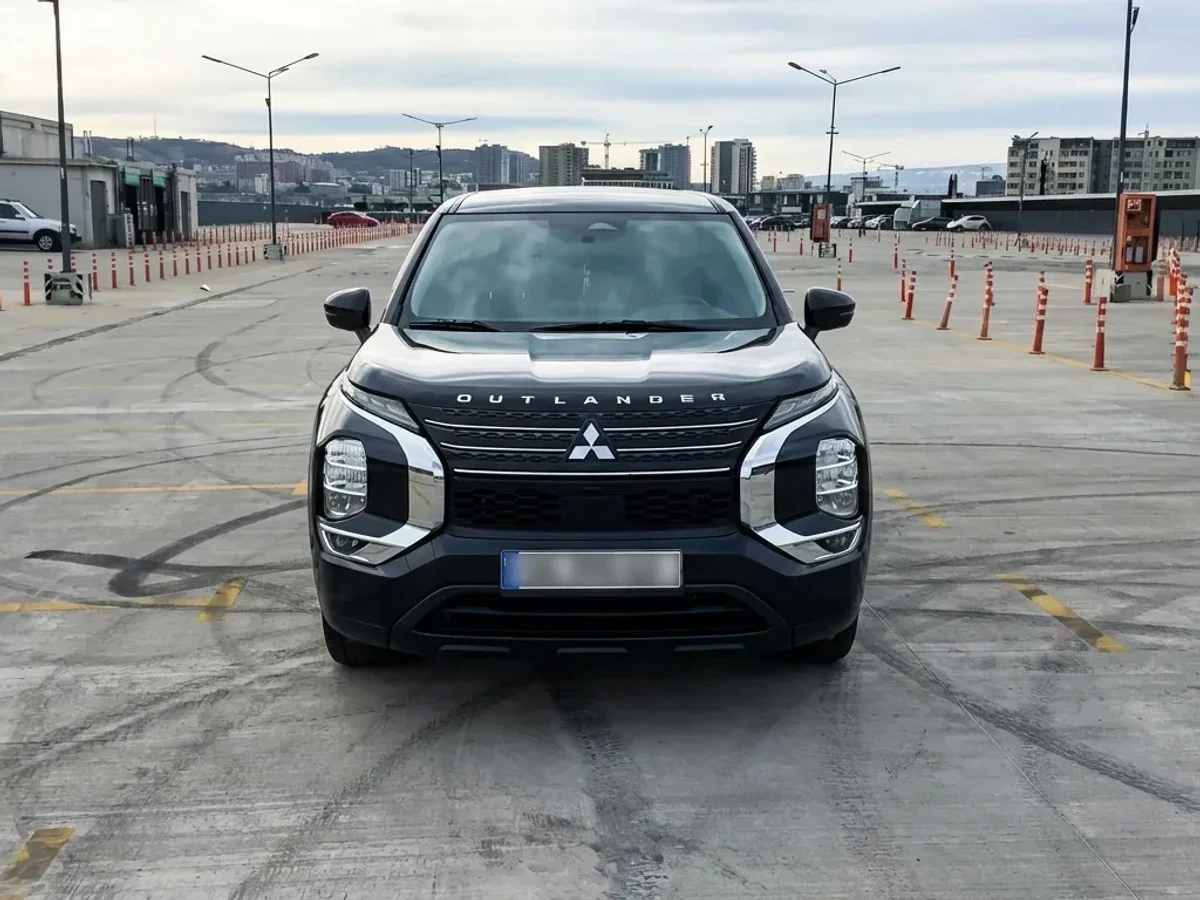 MITSUBISHI Outlander 2