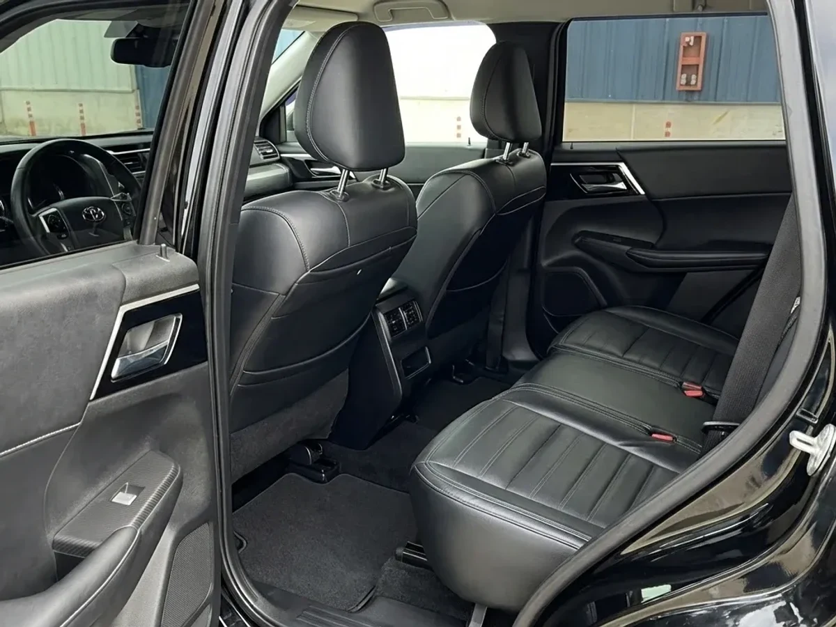 MITSUBISHI Outlander 6