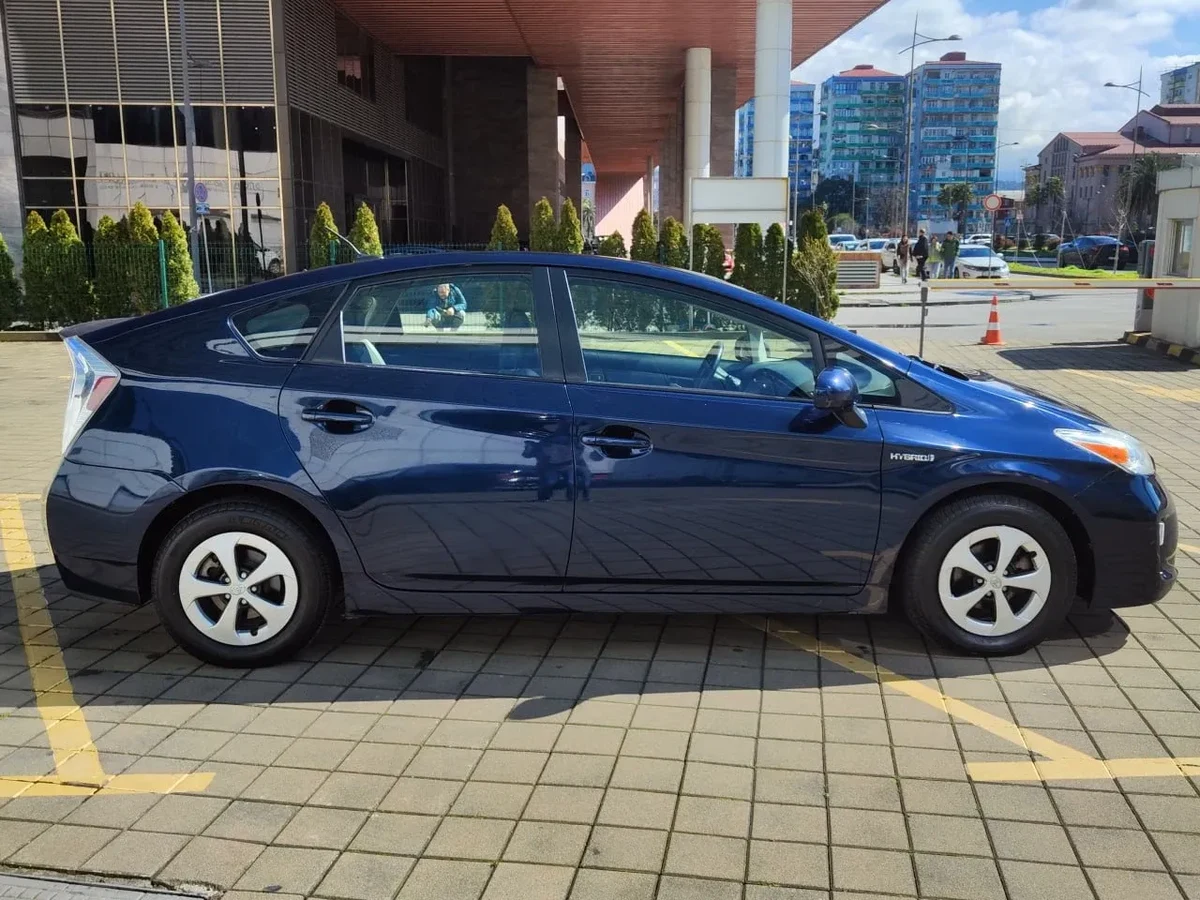 TOYOTA Prius 5