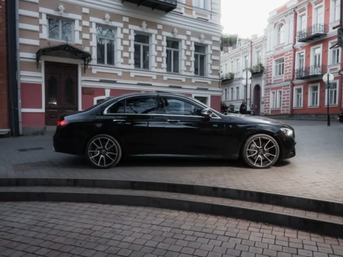 MERCEDES-BENZ E Class  3
