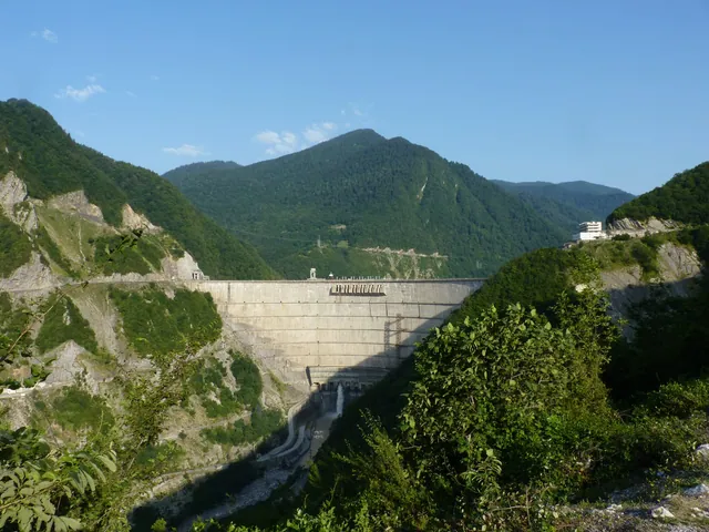 Jvari Reservoir: turquoise water and gorge slopes