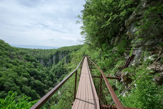 Okatse Canyon: the walkway above the gorge, the drive and tickets